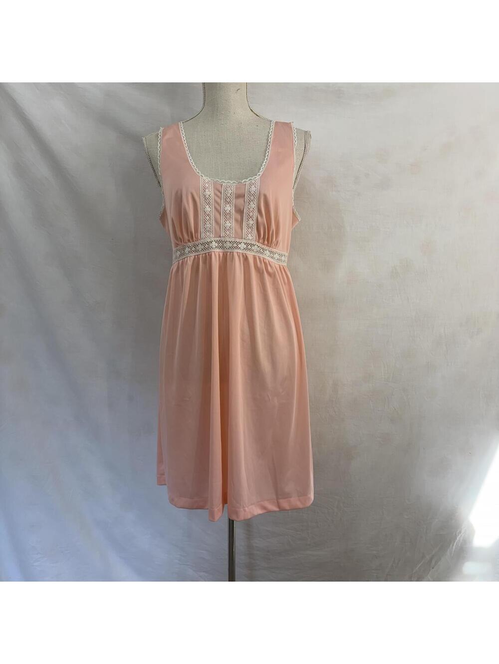 Peachy pink nylon lace chemise gown vintage 70s sz medium - Picture 1 of 4